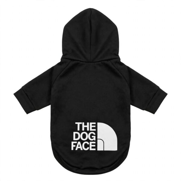 Pull noir à capuche